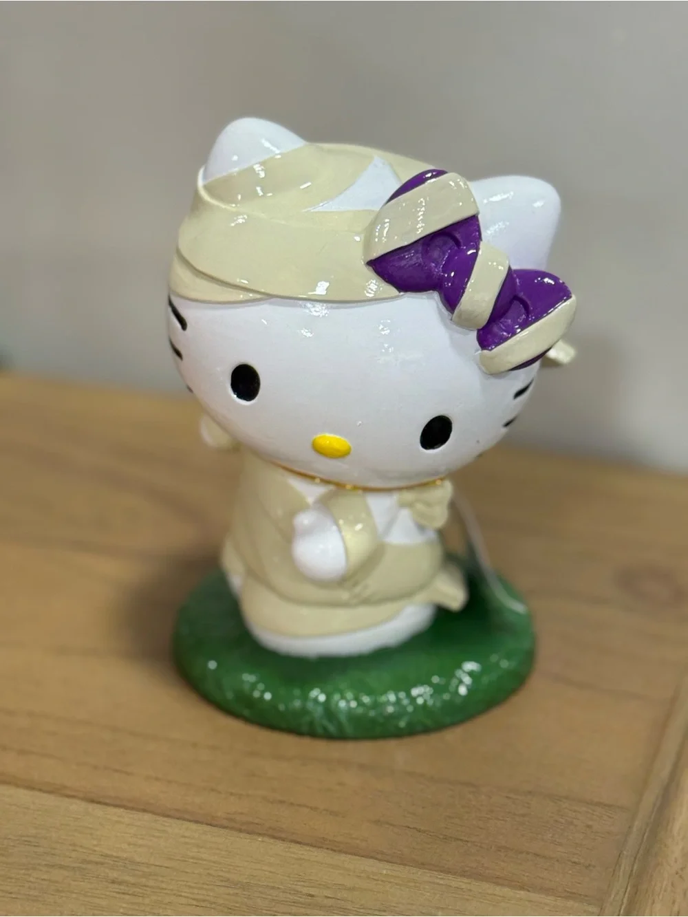 Hello Kitty Halloween 2 mummy Figurine Set - White with Pink & Purple Accents